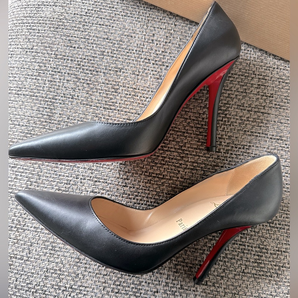 Christian Louboutin Apostrophy leather black pump